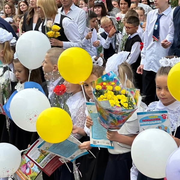 День знаний в гимназии собрал на торжественной линейке педагогов, учащихся и их родителей День знаний в гимназии собрал на торжественной линейке педагогов, учащихся и их родителей