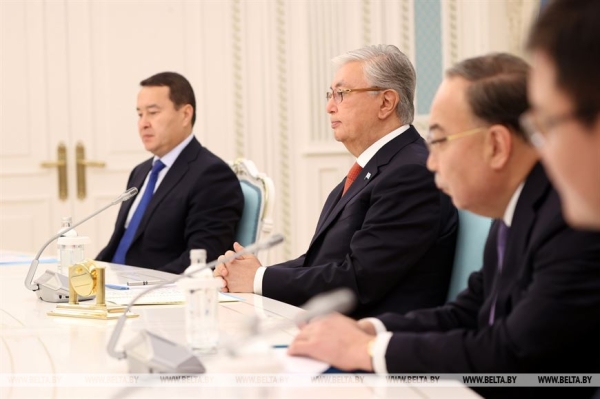 Головченко передал Токаеву приглашение Президента Беларуси посетить республику с официальным визитом Головченко передал Токаеву приглашение Президента Беларуси посетить республику с официальным визитом