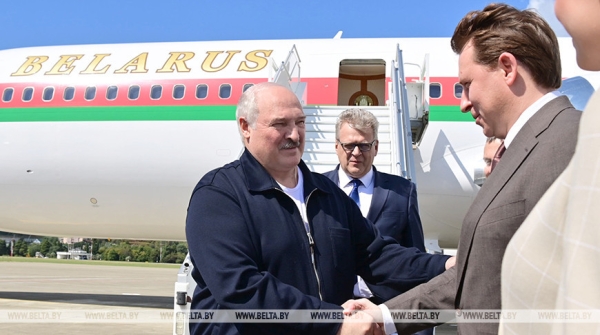 Лукашенко прибыл с рабочим визитом в Российскую Федерацию Лукашенко прибыл с рабочим визитом в Российскую Федерацию
