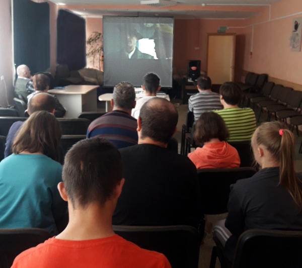 В Старых Дорогах прошел премьерный показ фильма «На другом берегу» В Старых Дорогах прошел премьерный показ фильма «На другом берегу»