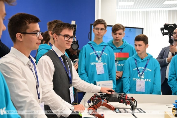 Лукашенко: для Беларуси талантливые люди, интеллект нации - самое большое богатство Лукашенко: для Беларуси талантливые люди, интеллект нации - самое большое богатство