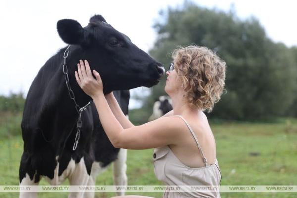 "Ваша жизнь в деревне будет такой, какой вы захотите". О чем мечтает семья блогеров из белорусской глубинки