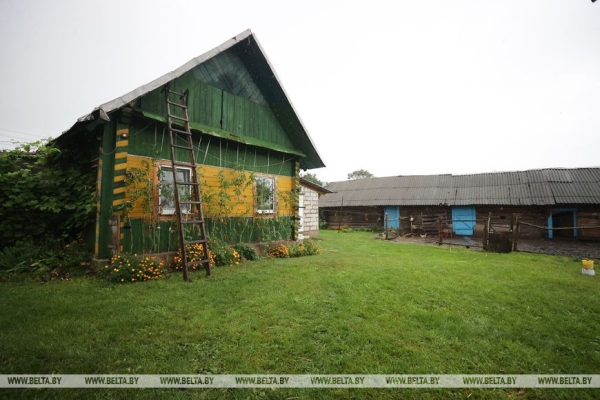 "Ваша жизнь в деревне будет такой, какой вы захотите". О чем мечтает семья блогеров из белорусской глубинки