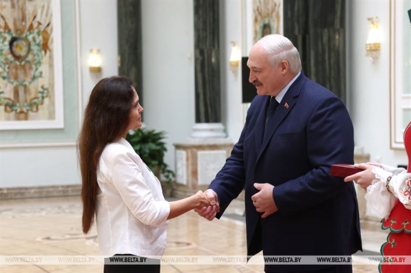 Народное единство, переговоры с Путиным, турецкое плечо и финишная прямая для депутатов. Главные итоги недели Президента Народное единство, переговоры с Путиным, турецкое плечо и финишная прямая для депутатов. Главные итоги недели Президента