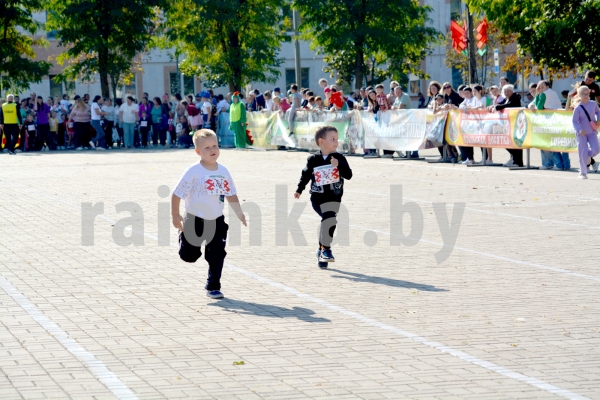 Самые милые забеги фестиваля «Языльская десятка» — старты малышей Самые милые забеги фестиваля «Языльская десятка» — старты малышей