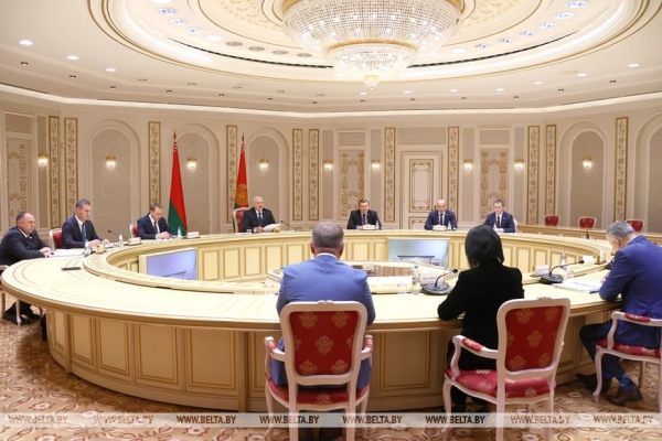 Новые гранд-проекты с Россией, контроль над дронами и образ "деревни будущего". События и итоги недели Президента