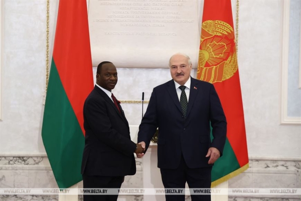 Новые гранд-проекты с Россией, контроль над дронами и образ "деревни будущего". События и итоги недели Президента