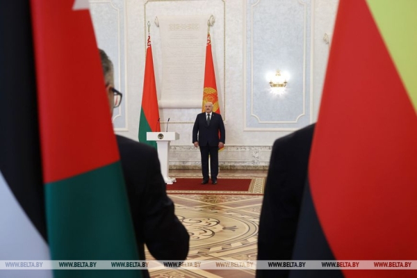 Новые гранд-проекты с Россией, контроль над дронами и образ "деревни будущего". События и итоги недели Президента