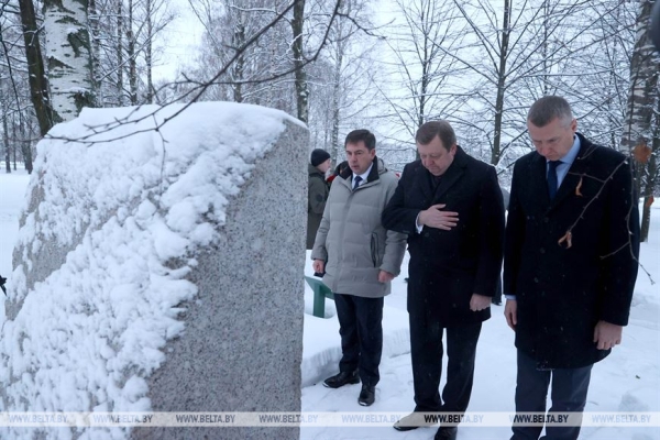 Священное место мужества и скорби. Белорусская делегация на Пискаревском кладбище почтила память жертв блокады Ленинграда Священное место мужества и скорби. Белорусская делегация на Пискаревском кладбище почтила память жертв блокады Ленинграда