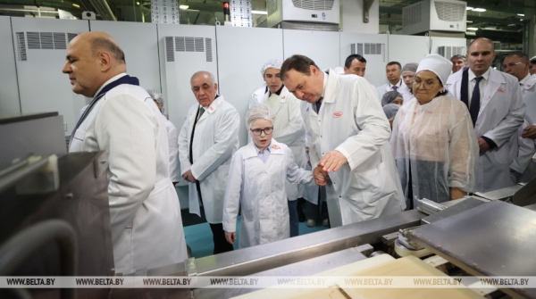 Главы правительств стран СНГ ознакомились с продукцией предприятий холдинга "Объединенные кондитеры" Главы правительств стран СНГ ознакомились с продукцией предприятий холдинга "Объединенные кондитеры"