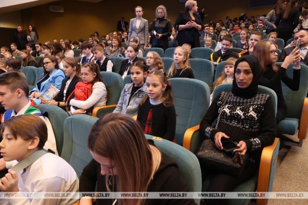 Лукашенко: в Беларуси нет чужих детей