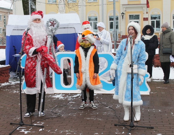 Конкурс Дедов Морозов и Снегурочек прошел на городской площади