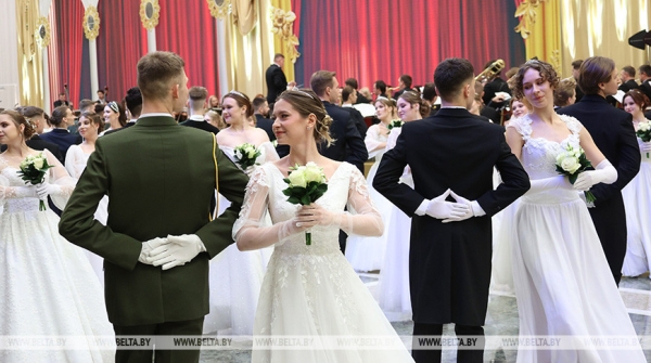 Атмосфера музыки, танца и таланта. Новогодний бал для молодежи прошел во Дворце Независимости Атмосфера музыки, танца и таланта. Новогодний бал для молодежи прошел во Дворце Независимости