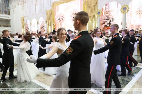 Атмосфера музыки, танца и таланта. Новогодний бал для молодежи прошел во Дворце Независимости Атмосфера музыки, танца и таланта. Новогодний бал для молодежи прошел во Дворце Независимости