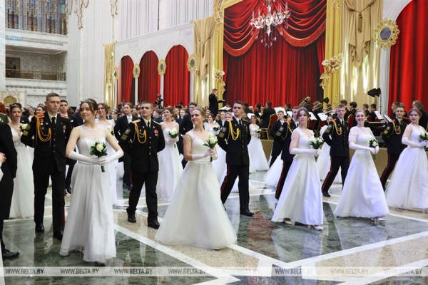 Атмосфера музыки, танца и таланта. Новогодний бал для молодежи прошел во Дворце Независимости Атмосфера музыки, танца и таланта. Новогодний бал для молодежи прошел во Дворце Независимости