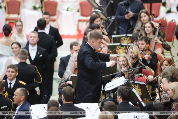 Атмосфера музыки, танца и таланта. Новогодний бал для молодежи прошел во Дворце Независимости Атмосфера музыки, танца и таланта. Новогодний бал для молодежи прошел во Дворце Независимости