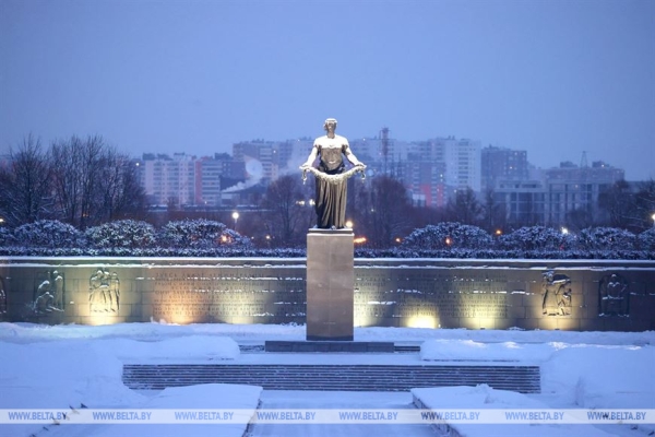 Священное место мужества и скорби. Белорусская делегация на Пискаревском кладбище почтила память жертв блокады Ленинграда Священное место мужества и скорби. Белорусская делегация на Пискаревском кладбище почтила память жертв блокады Ленинграда