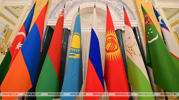 Лукашенко принимает участие в неформальной встрече лидеров стран СНГ Лукашенко принимает участие в неформальной встрече лидеров стран СНГ