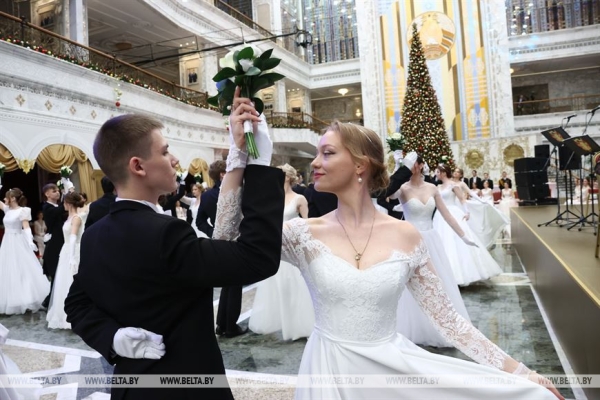 Атмосфера музыки, танца и таланта. Новогодний бал для молодежи прошел во Дворце Независимости Атмосфера музыки, танца и таланта. Новогодний бал для молодежи прошел во Дворце Независимости