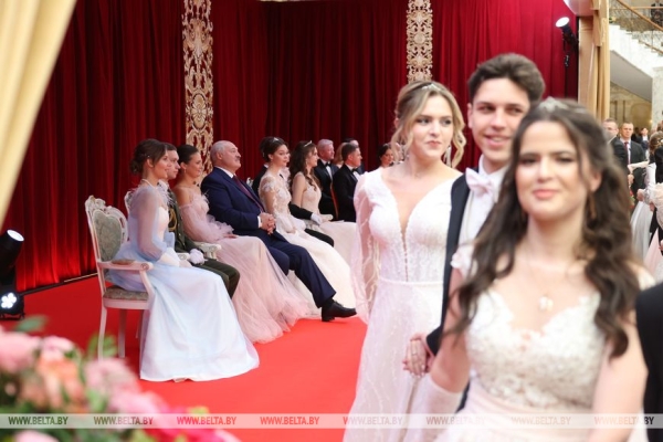 Атмосфера музыки, танца и таланта. Новогодний бал для молодежи прошел во Дворце Независимости Атмосфера музыки, танца и таланта. Новогодний бал для молодежи прошел во Дворце Независимости