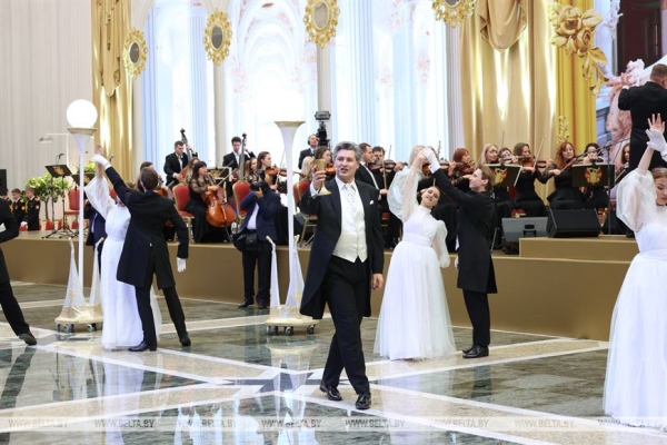 Атмосфера музыки, танца и таланта. Новогодний бал для молодежи прошел во Дворце Независимости Атмосфера музыки, танца и таланта. Новогодний бал для молодежи прошел во Дворце Независимости