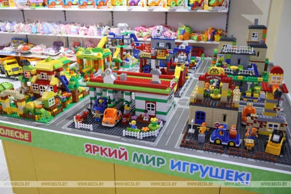 Вокруг Беларуси за пару часов. Как Лукашенко побывал во всех регионах страны, не выезжая из Минска