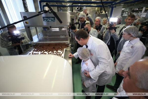 Главы правительств стран СНГ ознакомились с продукцией предприятий холдинга "Объединенные кондитеры" Главы правительств стран СНГ ознакомились с продукцией предприятий холдинга "Объединенные кондитеры"