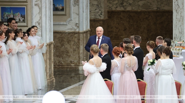 Атмосфера музыки, танца и таланта. Новогодний бал для молодежи прошел во Дворце Независимости Атмосфера музыки, танца и таланта. Новогодний бал для молодежи прошел во Дворце Независимости