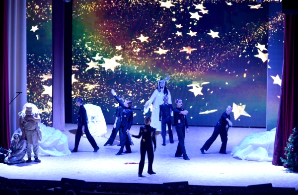 Новогоднее представление и награждение талантливой молодежи прошло во Дворце культуры