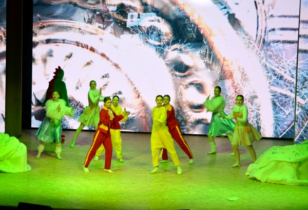 Новогоднее представление и награждение талантливой молодежи прошло во Дворце культуры