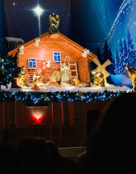 Католические верующие празднуют Рождество Христово