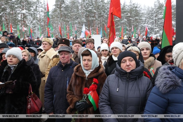 Место памяти и скорби. Обновленный мемориальный комплекс открыли после реконструкции в Озаричах Место памяти и скорби. Обновленный мемориальный комплекс открыли после реконструкции в Озаричах