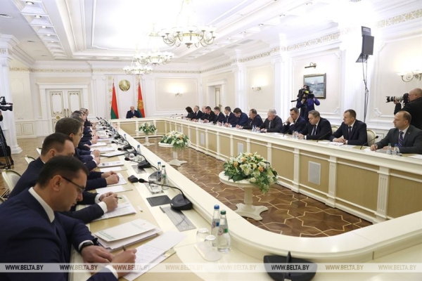 Лукашенко потребовал принять меры для снижения цен на овощи в межсезонье Лукашенко потребовал принять меры для снижения цен на овощи в межсезонье