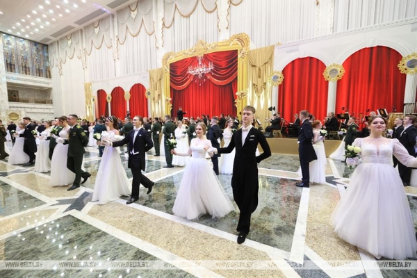 Атмосфера музыки, танца и таланта. Новогодний бал для молодежи прошел во Дворце Независимости Атмосфера музыки, танца и таланта. Новогодний бал для молодежи прошел во Дворце Независимости