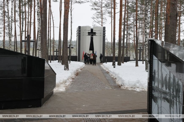 Место памяти и скорби. Обновленный мемориальный комплекс открыли после реконструкции в Озаричах Место памяти и скорби. Обновленный мемориальный комплекс открыли после реконструкции в Озаричах