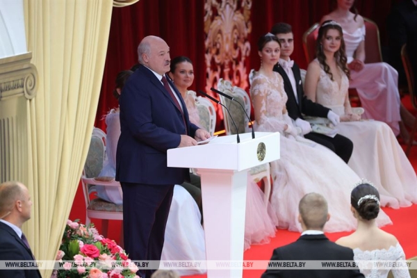 Атмосфера музыки, танца и таланта. Новогодний бал для молодежи прошел во Дворце Независимости Атмосфера музыки, танца и таланта. Новогодний бал для молодежи прошел во Дворце Независимости