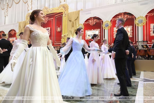 Атмосфера музыки, танца и таланта. Новогодний бал для молодежи прошел во Дворце Независимости Атмосфера музыки, танца и таланта. Новогодний бал для молодежи прошел во Дворце Независимости