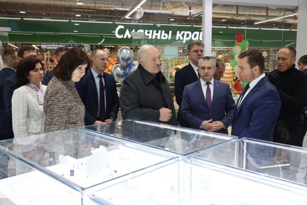 Вокруг Беларуси за пару часов. Как Лукашенко побывал во всех регионах страны, не выезжая из Минска