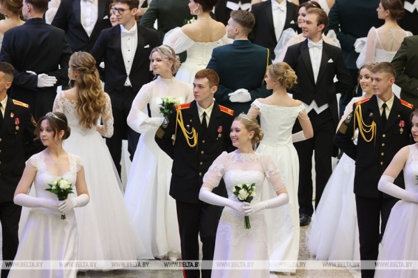 Атмосфера музыки, танца и таланта. Новогодний бал для молодежи прошел во Дворце Независимости Атмосфера музыки, танца и таланта. Новогодний бал для молодежи прошел во Дворце Независимости