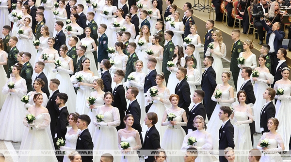 Атмосфера музыки, танца и таланта. Новогодний бал для молодежи прошел во Дворце Независимости Атмосфера музыки, танца и таланта. Новогодний бал для молодежи прошел во Дворце Независимости