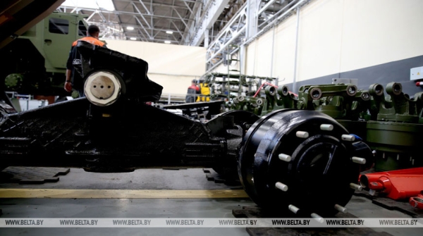 Опора "Полонезов" и база "Волатов". Почему МЗКТ - одно из любимых предприятий Лукашенко Опора "Полонезов" и база "Волатов". Почему МЗКТ - одно из любимых предприятий Лукашенко