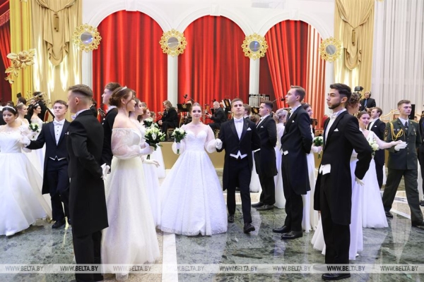 Атмосфера музыки, танца и таланта. Новогодний бал для молодежи прошел во Дворце Независимости Атмосфера музыки, танца и таланта. Новогодний бал для молодежи прошел во Дворце Независимости