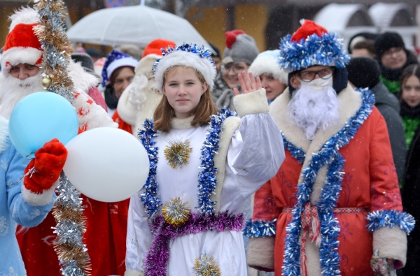 Новогоднее шествие Дедов Морозов прошло в Старых Дорогах (фоторепортаж) Новогоднее шествие Дедов Морозов прошло в Старых Дорогах (фоторепортаж)