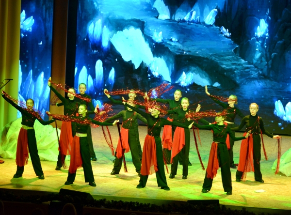 Новогоднее представление и награждение талантливой молодежи прошло во Дворце культуры