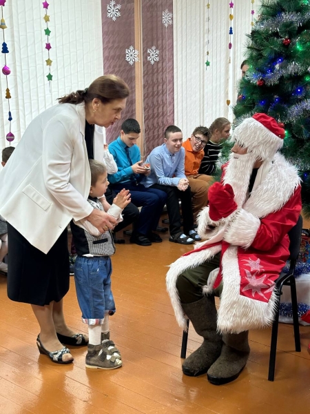 В рамках акции «Наши дети» военнослужащие приехали с подарками к воспитанниками Центра коррекционно-развивающего обучения В рамках акции «Наши дети» военнослужащие приехали с подарками к воспитанниками Центра коррекционно-развивающего обучения