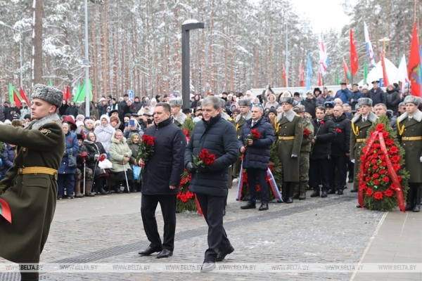 Место памяти и скорби. Обновленный мемориальный комплекс открыли после реконструкции в Озаричах Место памяти и скорби. Обновленный мемориальный комплекс открыли после реконструкции в Озаричах