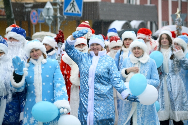 Новогоднее шествие Дедов Морозов прошло в Старых Дорогах (фоторепортаж) Новогоднее шествие Дедов Морозов прошло в Старых Дорогах (фоторепортаж)