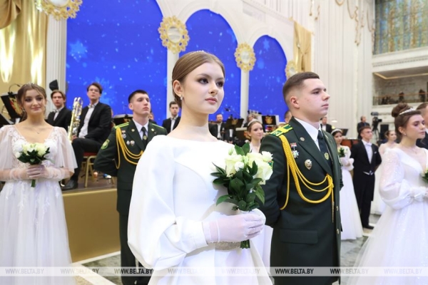 Атмосфера музыки, танца и таланта. Новогодний бал для молодежи прошел во Дворце Независимости Атмосфера музыки, танца и таланта. Новогодний бал для молодежи прошел во Дворце Независимости