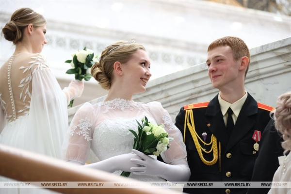 Атмосфера музыки, танца и таланта. Новогодний бал для молодежи прошел во Дворце Независимости Атмосфера музыки, танца и таланта. Новогодний бал для молодежи прошел во Дворце Независимости