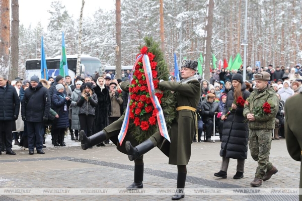 Место памяти и скорби. Обновленный мемориальный комплекс открыли после реконструкции в Озаричах Место памяти и скорби. Обновленный мемориальный комплекс открыли после реконструкции в Озаричах